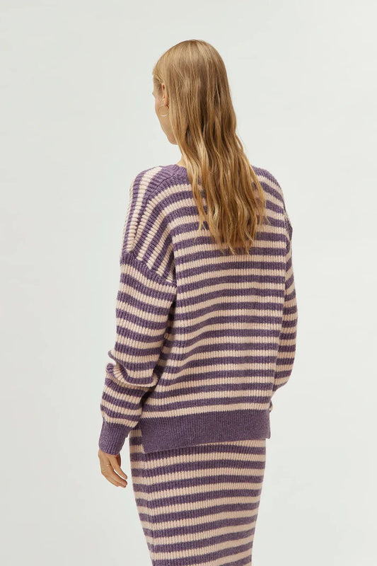 Maglione lavorato a maglia a righe viola