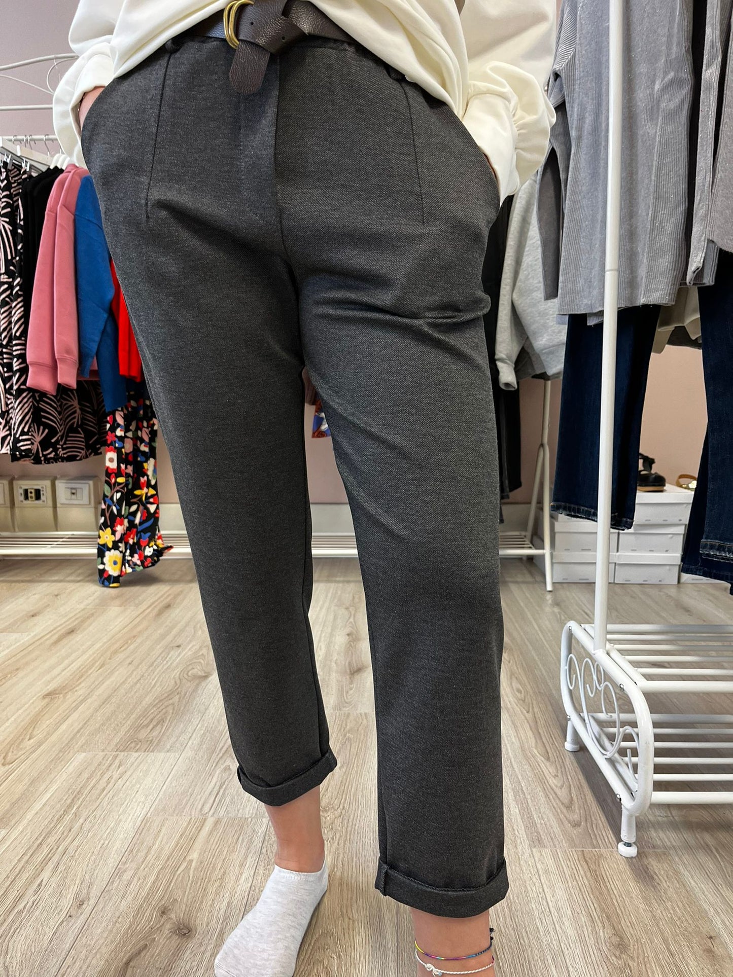 Pantalone punta milano con pence grigio