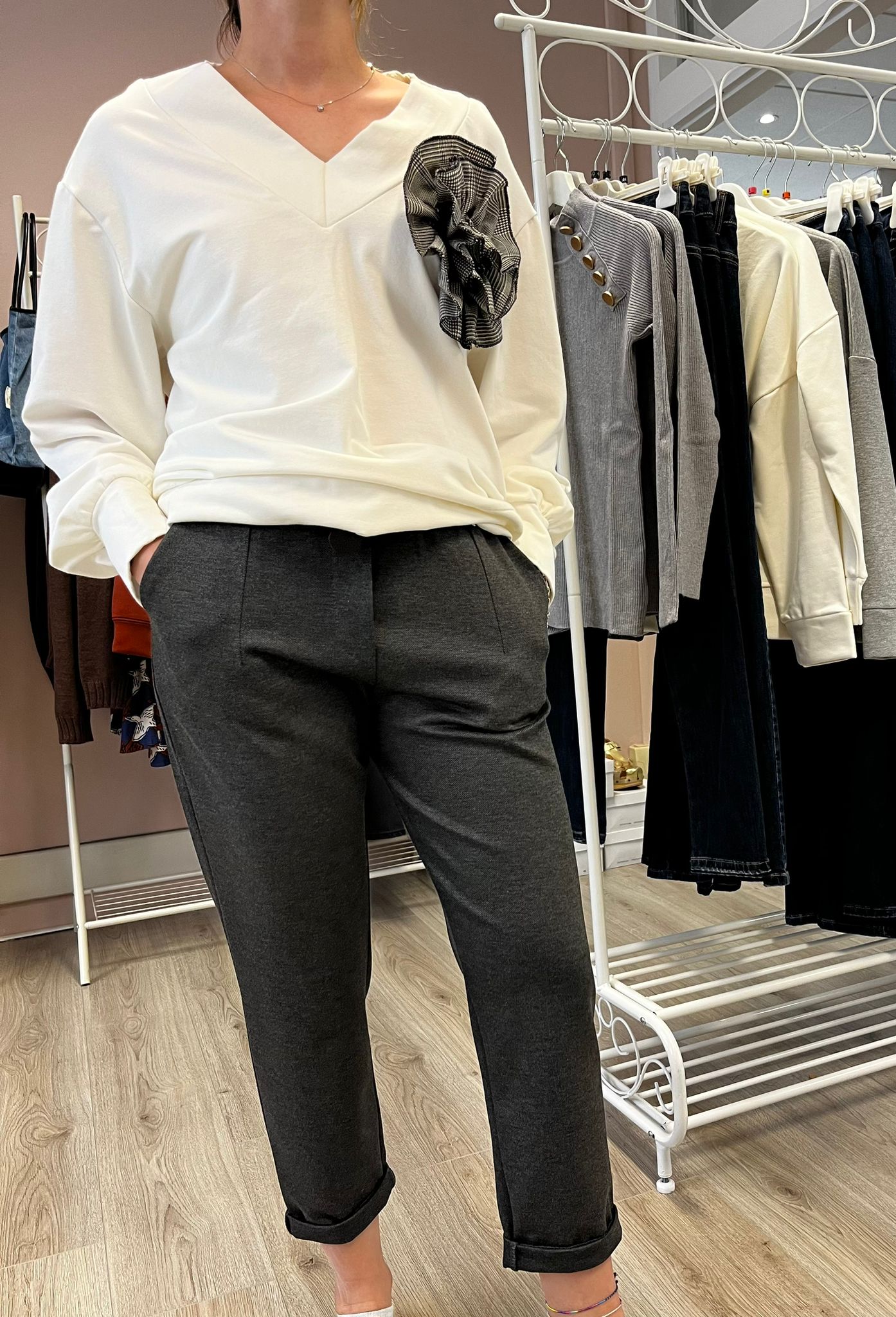 Pantalone punta milano con pence grigio