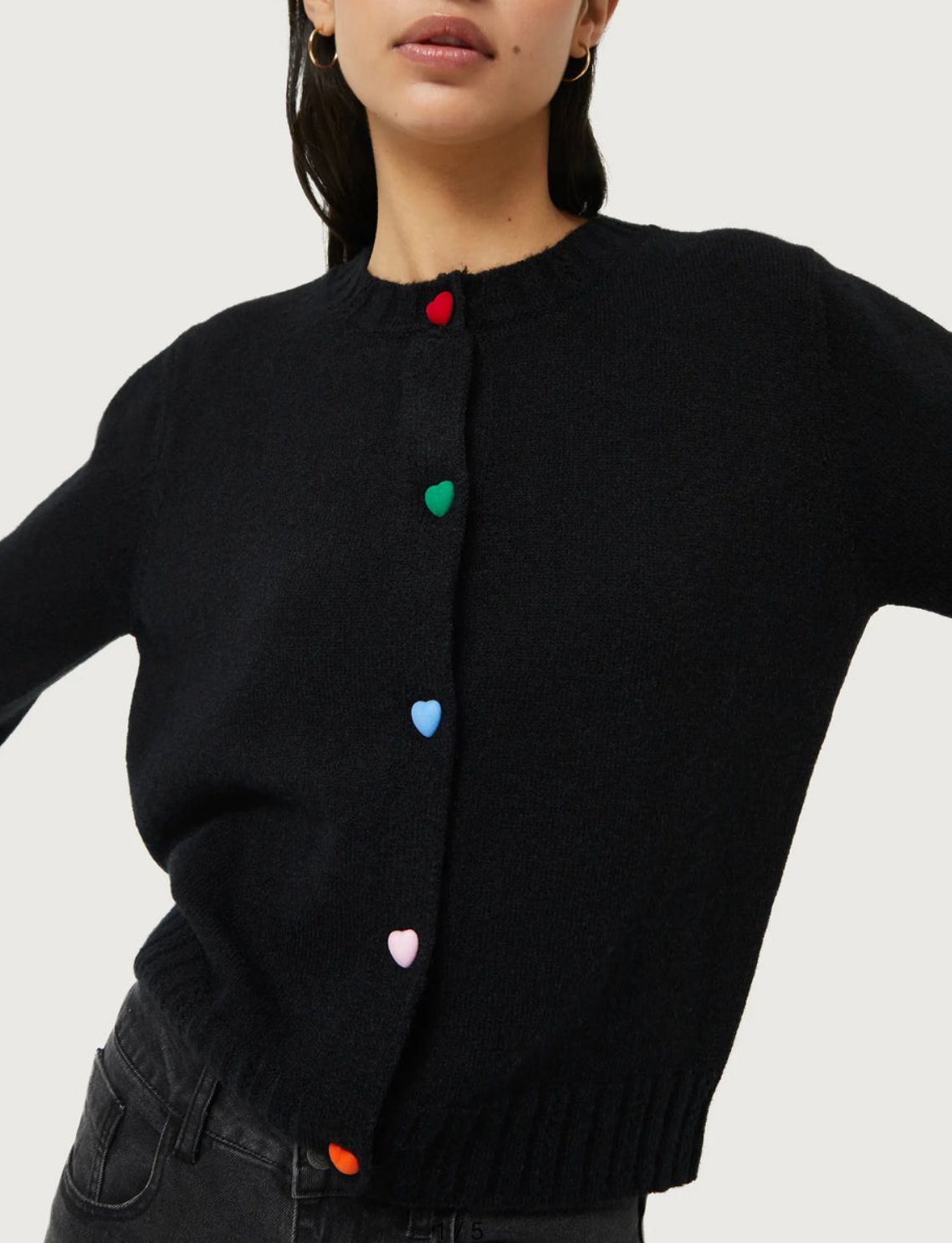 Cardigan con bottoni cuore nero