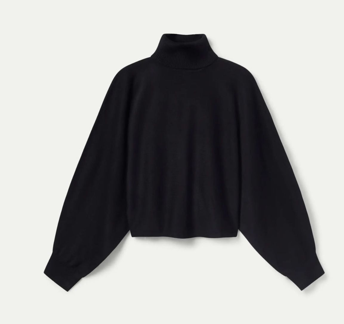 Maglione con collo alto nero maniche pipistrello